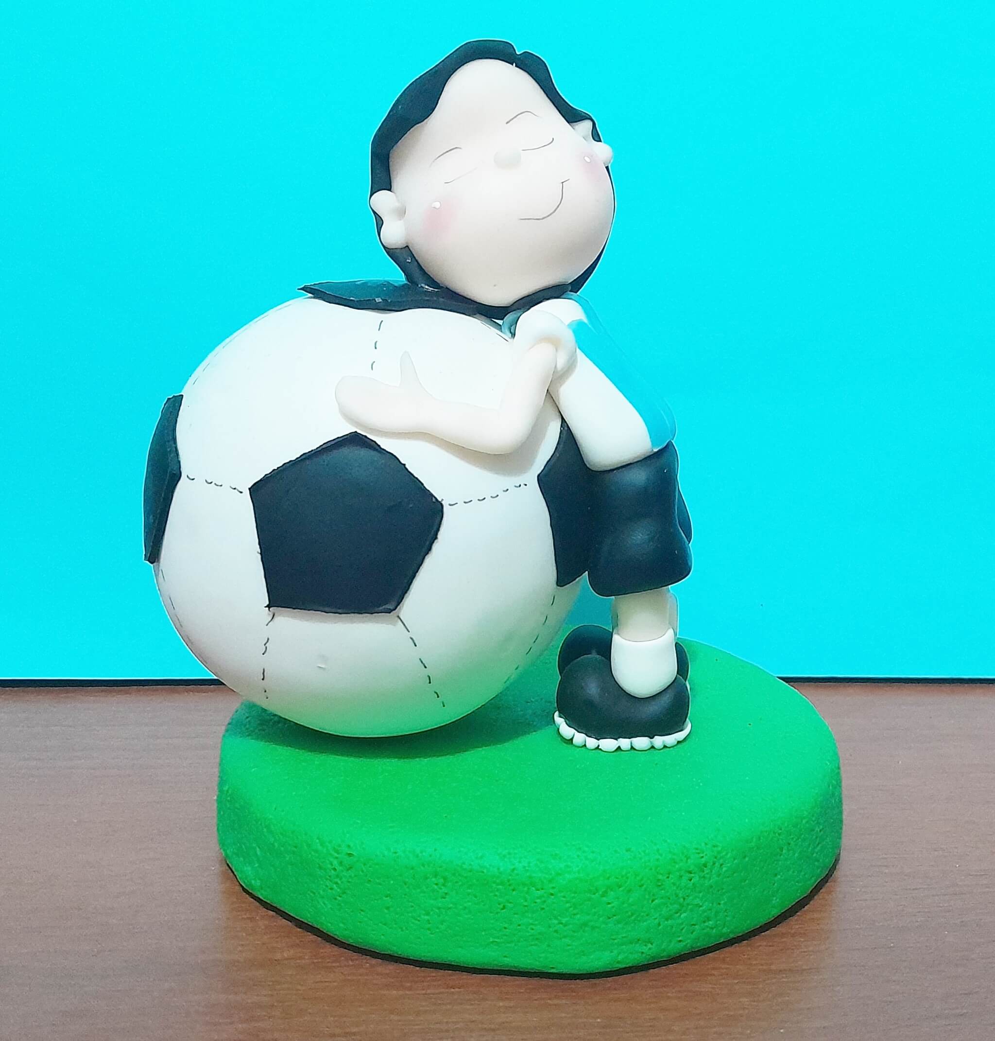 CENTRAL PORCELANA JUGADOR CON PELOTA