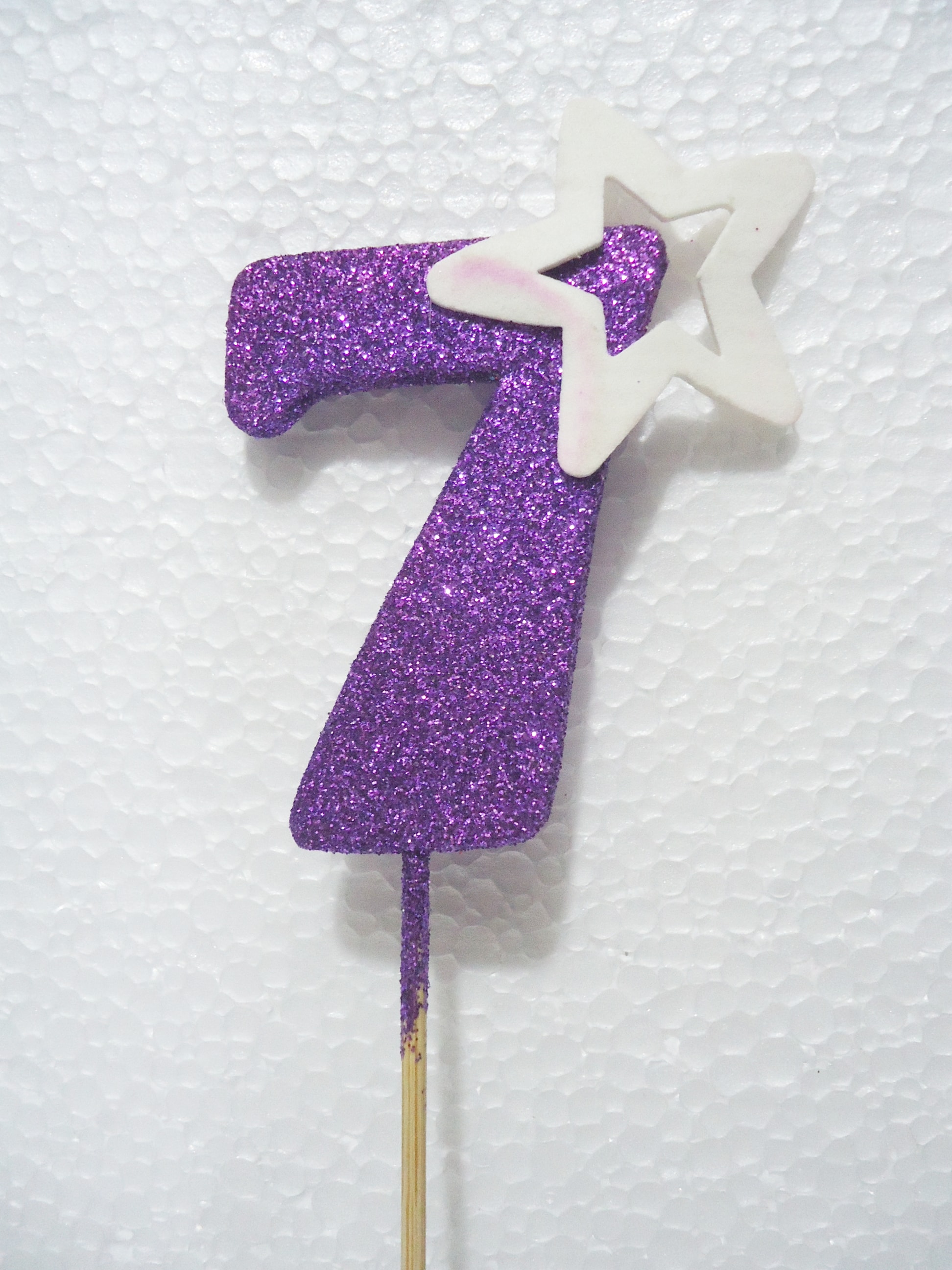 NUMERO PINCHE 7 VIOLETA METAL