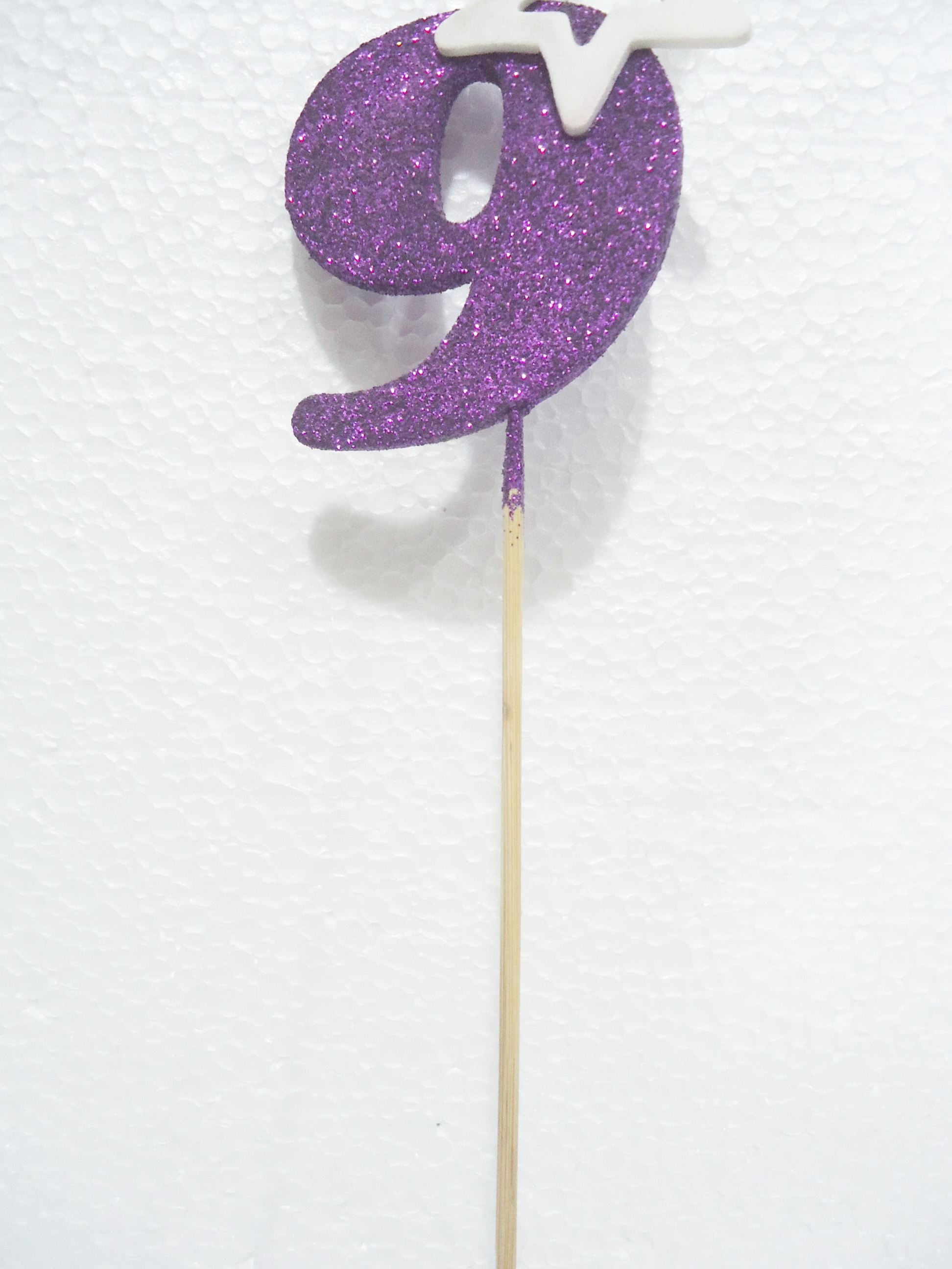 NUMERO PINCHE 9 VIOLETA METAL