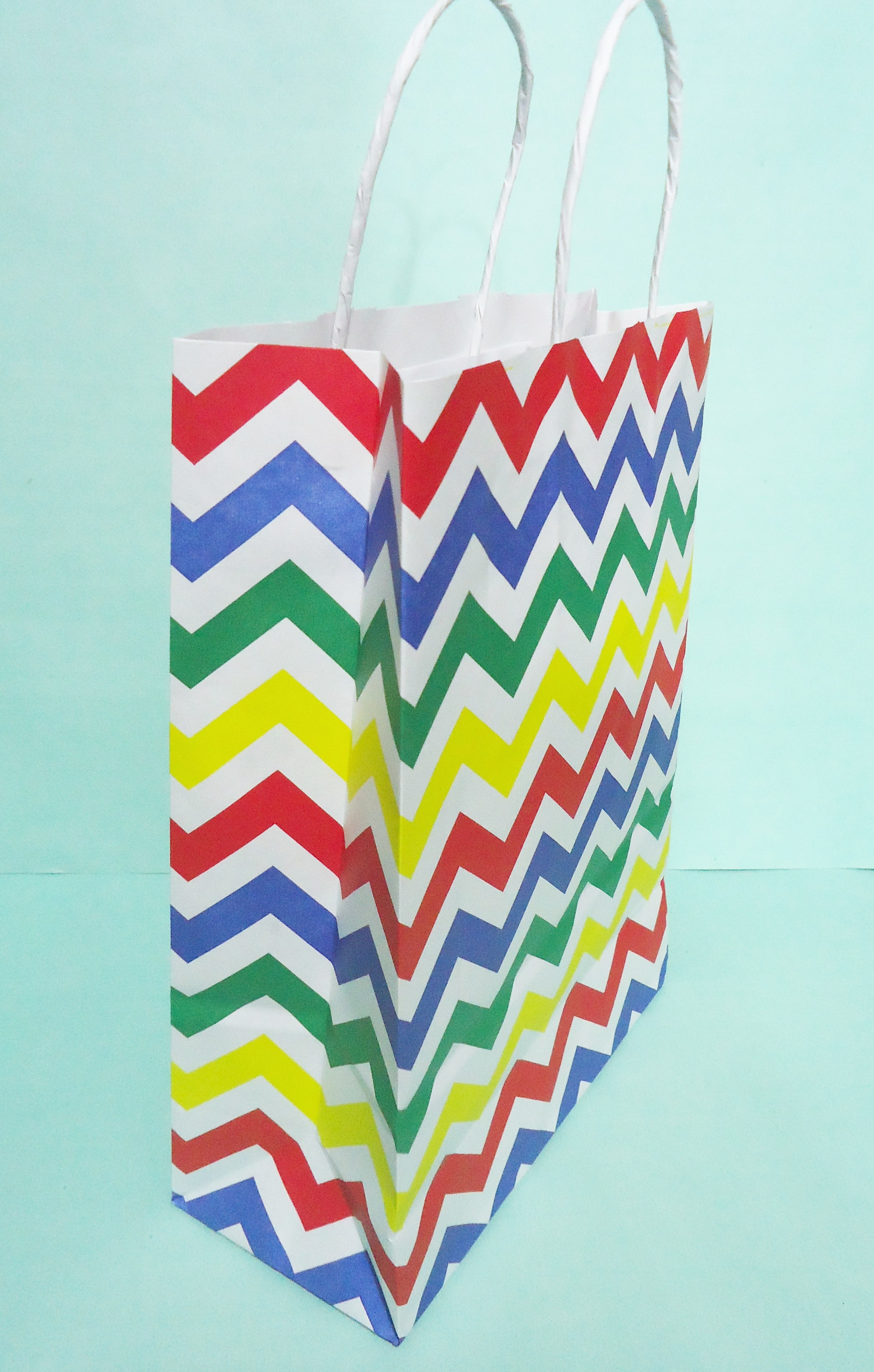 BOLSA C/CORDON 22x30 COLOR ZIG ZAG