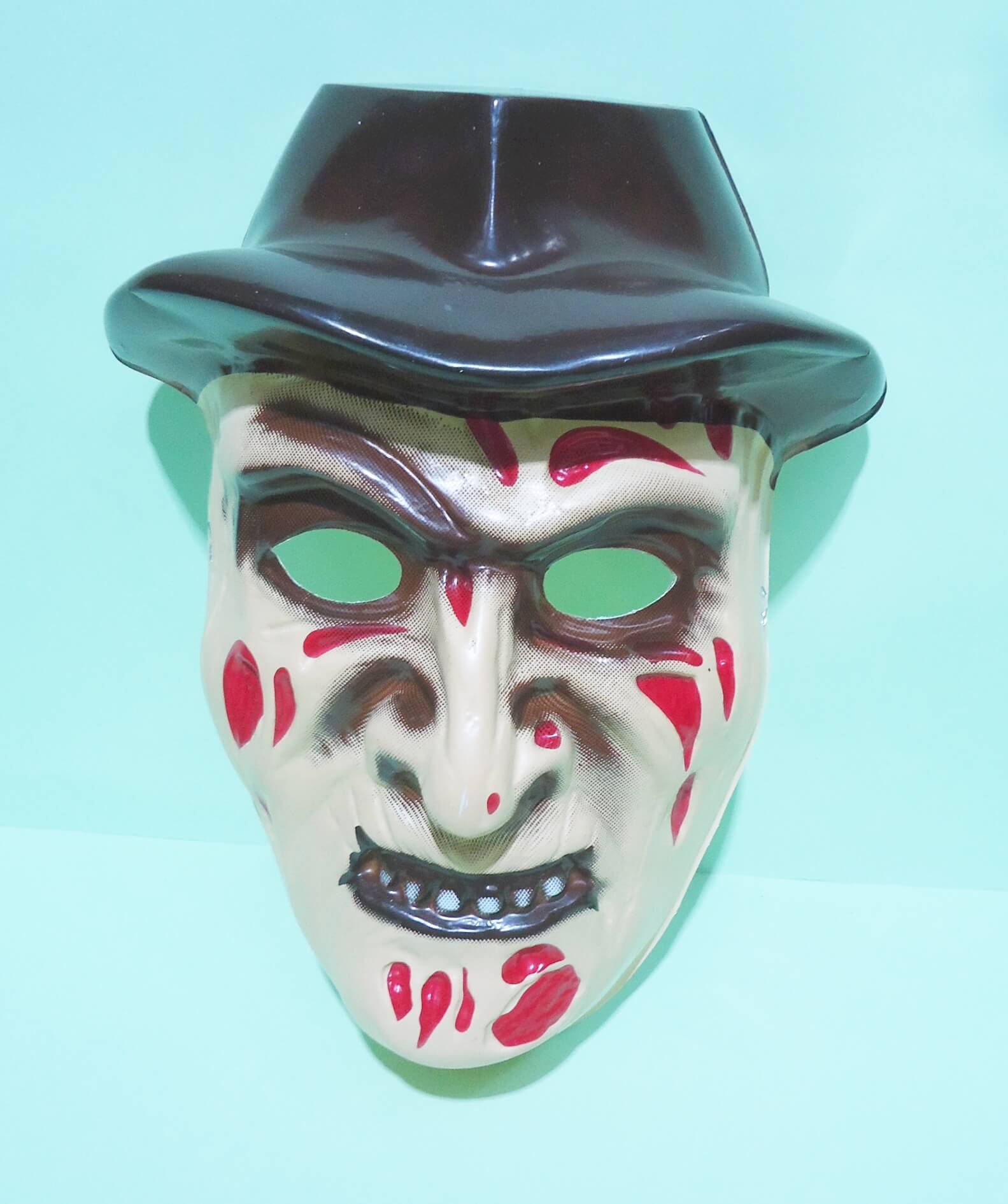 CARETA PLASTICA FREDDY